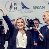 Na Václaváku řečnila Le Penová i Wilders, návštěvníci srovnávali Ortel s Karlem...