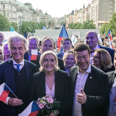 Na Vclavku enila Le Penov i Wilders, nvtvnci srovnvali Ortel s Karlem...