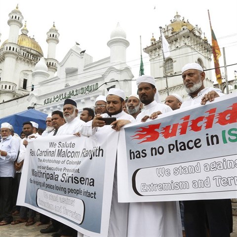 Muslimov na Sr Lance vyjaduj podporu po velikononch teroristickch...