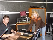 Bartoová ve studiu ve svém rodném Ronov pod Radhotm.