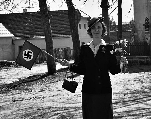Bára Poláková v novém filmu Bohdana Slámy obdivuje nacisty.