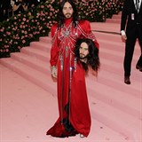 Herec a zpvk Jared Leto zvolil Gucci model a jako doprovod vzal svou hlavu.