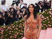 Kim Kardashian pedvedla pímo vraedný výstih.
