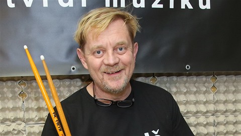 Petr tvrtníek bojuje s koronavirem.
