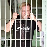 Petr Čtvrtníček sedí za mřížemi. Stal se z něj nový bubeník vězeňské kapely.
