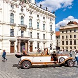 Pražský magistrát chce jízdu historickými vozy, respektive jejich replikami...