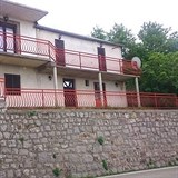 Domek v obci Sibinj Krmpotski le u Jadransk magistrly, co je vhoda i...