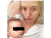 Tamara Klusová to schytává za to, e vyfotila své dít s horekou a dává ho na...