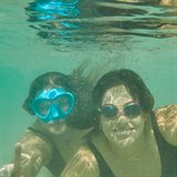 Ashley Graham se sestrou pod vodou jako dvě velryby