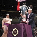 Donald Trump byl estnm hostem turnaje sumo.