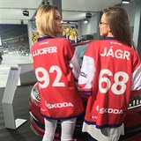 Lucie Kovandov na MS v lednm hokeji v Bratislav s Innou Puhajkovou