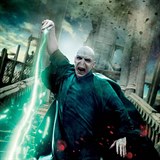 Lord Voldemort ze sgy o Harry Potterovi Pirty hodn bav.