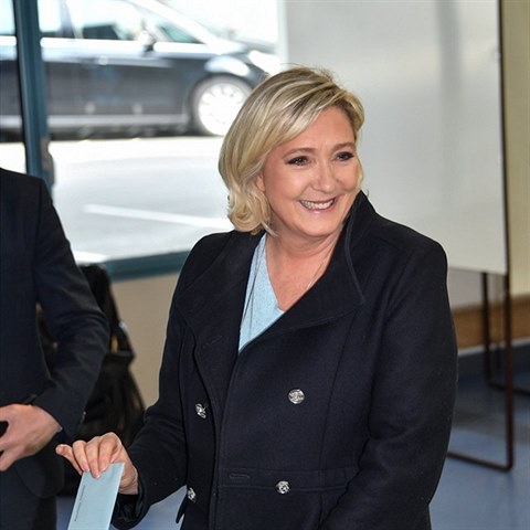 Marine Le Pen slav triumf ve volbch.