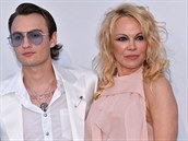 Pamela se v Cannes pochlubila synem Brandonem. Ten ze slavné matky zddil to...