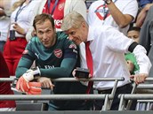 S trenérem Wengerem, který si ho v roce 2015 pivedl do Arsenalu.