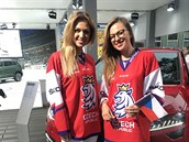 Lucie Kovandová na MS v ledním hokeji v Bratislav s Innou Puhajkovou