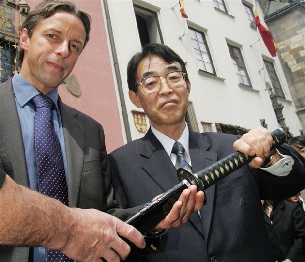 Japonský velvyslanec Hideaki Kumazawa během svého působení v Česku. Na snímku s...