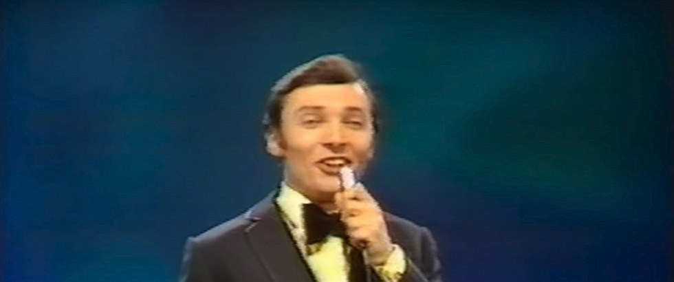 Karel Gott na Eurovizi v roce 1968, kde hájil barvy Rakouska s písní Tausend...