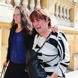 Dara Rolins a vdova Olga Rotreklov u soudu.