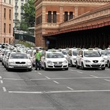 Nařízení ve městě Vigo zakazuje taxikářům nosit ve službě sandály, sportovní...