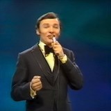 Karel Gott na Eurovizi v roce 1968, kde hjil barvy Rakouska s psn Tausend...