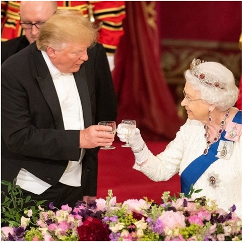Donald Trump si s královnou Alžbětou rozuměl, byli jako staří přátelé.
