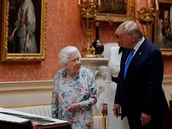 Trump s královnou neustále o nem zapálen debatovali.