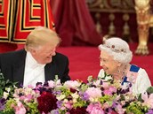 Donald Trump s královnou byli samý vtípek.