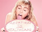 Potrat je pée o zdraví, stojí na dortu, který Miley z njakého dvodu olizuje.