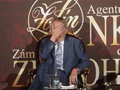 Milo Zeman ústy svého mluvího Jiího Ováka vzkázal, e má na práci...