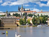 V sezón Vltavu v Praze zaplní nejrznjí plavidla, od výletních lodí po...