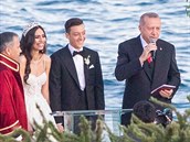 Mesut Özil bývá za vazby na tureckého prezidenta Erdogana v Nmecku kritizován.