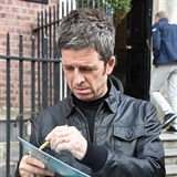 Noel Gallagher se s nemanelskou dcerou Molly na rozdl od svho bratra vdal...