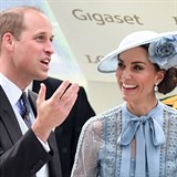 Kate Middleton s princem Williamem na dostizích