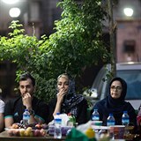 Lidé v Teheránu jsou hladoví po mezinárodních novinkách, což duchovní a vůdci...