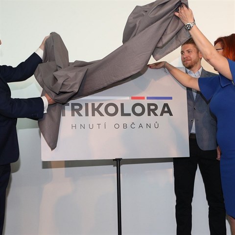 Klaus mlad a Zuzana Majerov Zahradnkov odhaluj logo Trikolry.