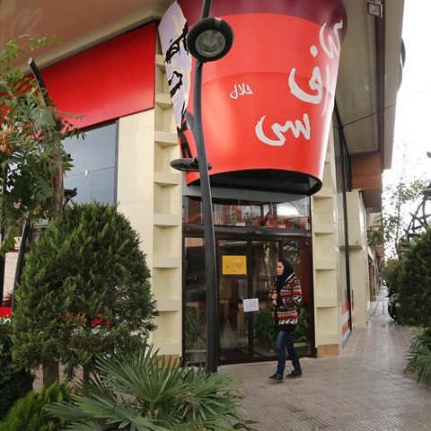 Restaurace v Tehernu musej splovat psn podmnky.
