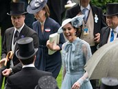 Kate Middleton s princem Williamem na dostizích