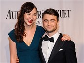 Daniel Radcliffe se svou partnerkou Erin Darke