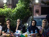 Lidé v Teheránu jsou hladoví po mezinárodních novinkách, co duchovní a vdci...
