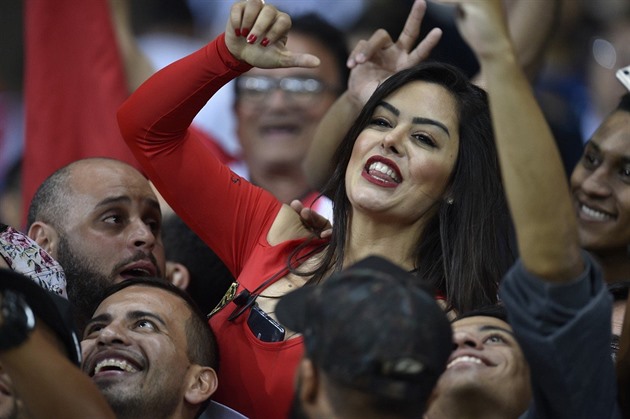 Larissa Riquelme a jej kozi s mobilem uprosted jsou zpt!