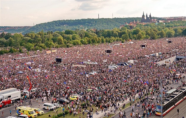 Demonstrace na praskou Letnou pilákala více ne 200 tisíc lidí.