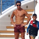 Cristiano Ronaldo opět tasil své svaly.