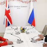 Vytočená Theresa Mayová se stala hlavní „hvězdou“ summitu G20. Jinak ale řádil...