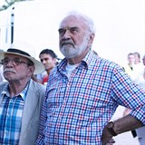 Demonstrace se zúčastnili i Jaroslav Uhlíř a Zdeněk Svěrák