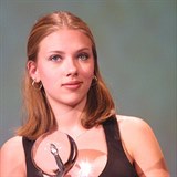 Scarlett Johansson zavtala na MFF v Karlovch Varech v roce 2001.