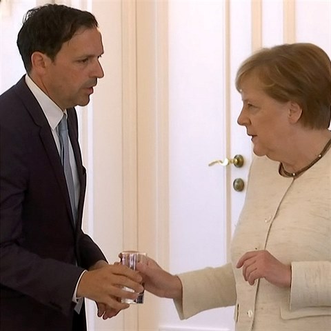 Nmeckou kanclku Angelu Merkelovou opt stihla siln tesavka.