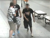 Dva cizinci napadli mue v metru, nkteí mluví o migrantech. Jeden z mu ml...