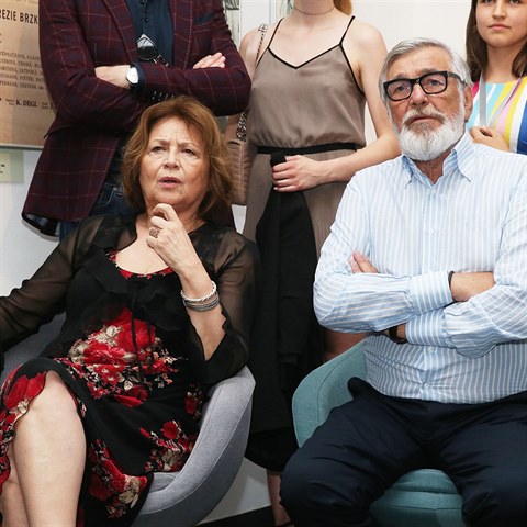 Em�lia V��ryov� se ve Varech potkala i s Ji��m Barto�kou, se kter�m hraje v nov� komedii ��astn� nov� rok.