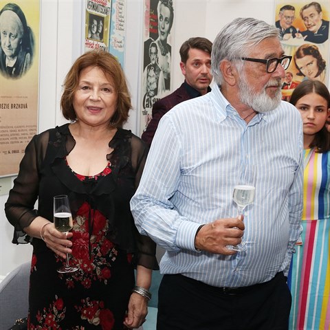 Em�lia V��ryov� se ve Varech potkala i s Ji��m Barto�kou, se kter�m hraje v nov� komedii ��astn� nov� rok.